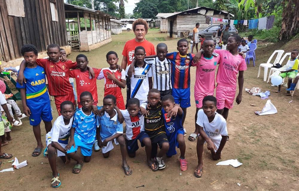 Gabon-Solidarité autour de la jeunesse: Parfait Ndong père Noël à Meyang