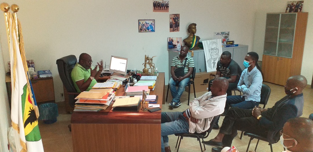 Oyem: La presse locale chez le Maire Christian Abessolo
