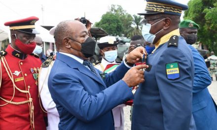 Gabon/Groupement blindé d’intervention : 46 sapeurs-pompiers élevés au rang de chevaliers du mérite gabonais par le chef de l’État
