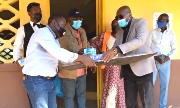Moabi: Le maire Dieudonné Mangala en soutien aux établissements de la ville par un  réconfort aux apprenants