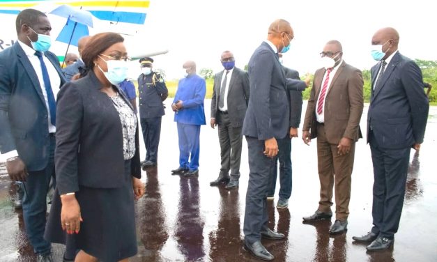 Gabon: Dr Guy Patrick Obiang poursuit la campagne de vaccination contre la Covid-19 à Makokou
