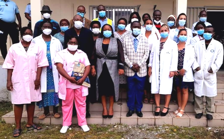Gabon/Lutte contre le paludisme :Camélia  Ntoutoume Leclercq offre un lot de moustiquaire imprégnées au centre médical de Ntoum