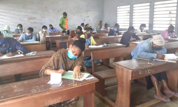 Nyanga : L&rsquo;élite Edgard Anicet Mboumbou Miyakou offre gratuitement des cours de soutien aux élèves en classes d’examens dans l&rsquo;attente du BEPC & BAC 2021.