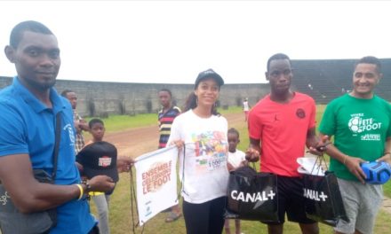 Gabon-Football amateur: Canal+ Gabon offre des kits Canal au Jardin de football du Gabon