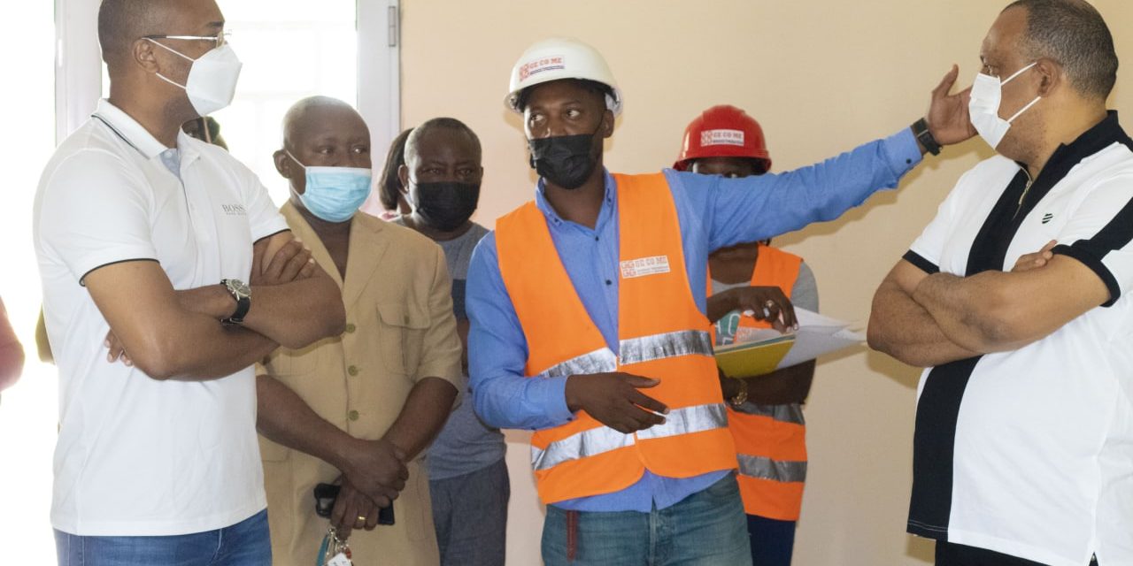 Gabon/Visite des Travaux de Finitions de L’hôpital Départemental de MOANDA: Dr Guy Patrick Obiang sur le terrain