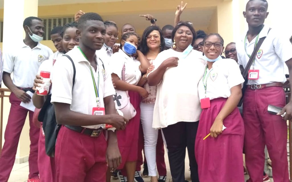 Gabon: L’association des anciens élèves et nouvelle génération d’Oloumi fait un don de qualité