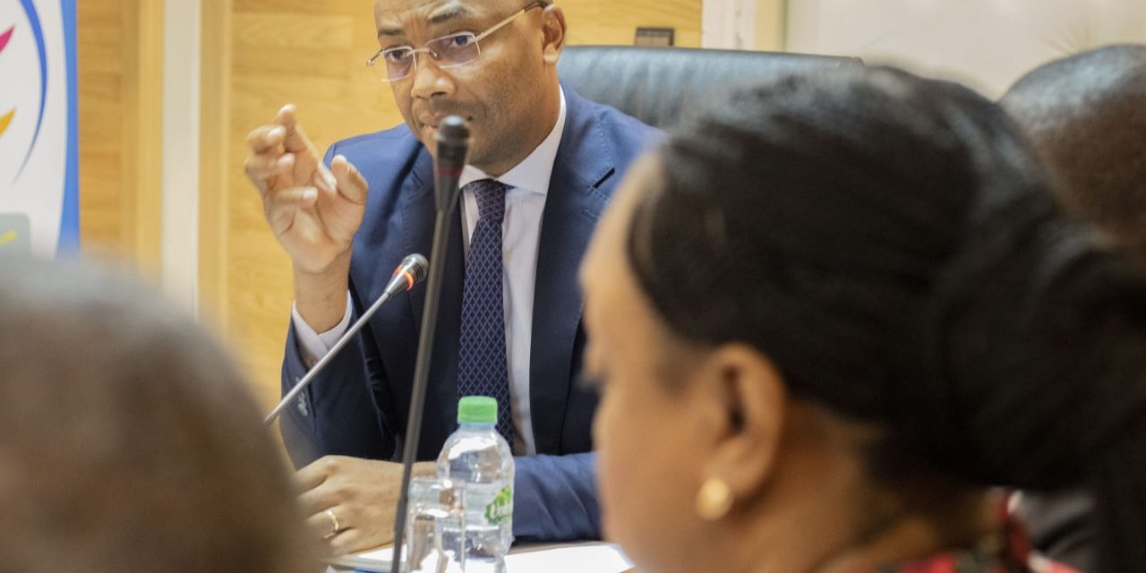 Gabon: Guy Patrick Obiang Ndong,en visite au siège social de la Caisse nationale d’assurance maladie et de garantie sociale (CNAMGS)