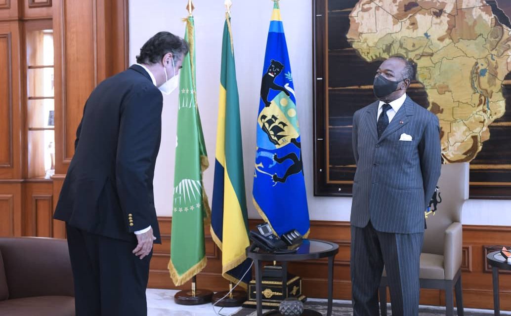 Gabon: Ali Bongo Ondimba échange avec S.E Fernando Alonso Navaridas, Ambassadeur d’Espagne au Gabon