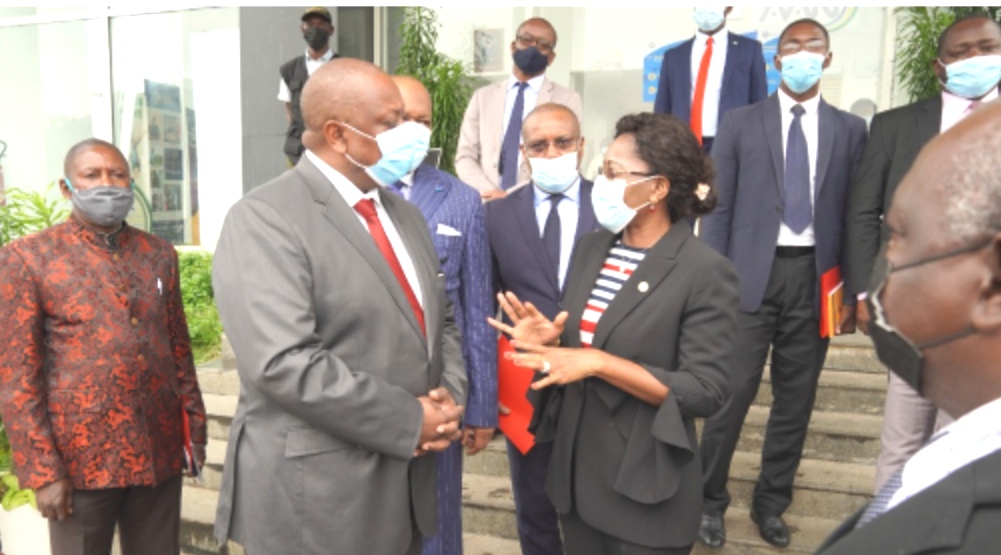 Coopération Gabon/RDC: Dr. Jean Jacques Mbungani Mbanda, Ministre Congolais de la Santé Publique en visite de travail à l’usine la Santé Pharmaceutique de Nkok