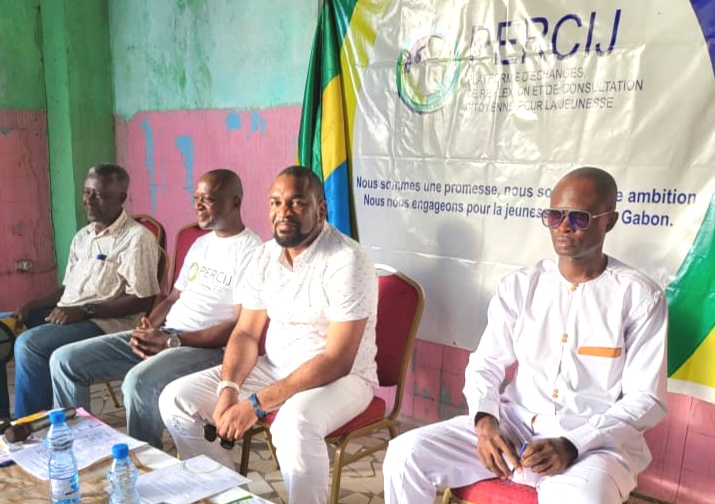 Gabon: Axel Jesson Ayenoue prend part à une conférence débat au quartier Plaine Orety