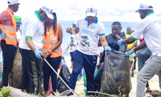 Gabon/Journée mondiale de la santé: La représentation de l’OMS organise « l’opération Clean & Walk », nettoyage des plages