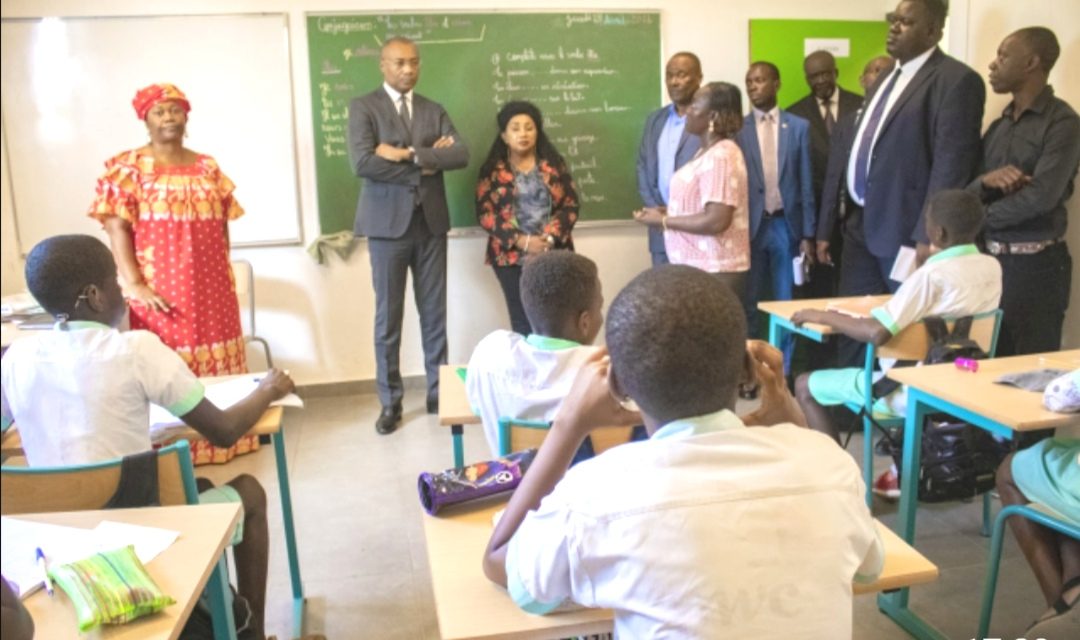 Gabon: Le ministre de la santé s’imprègne des conditions de travail du personnel et des apprenants de l’Ecole nationale pour les enfants déficients auditifs