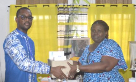 Gabon : Setrag offre près de 100 produits pharmaceutiques au bénéfice des élèves du C.E.S d’Awoungou
