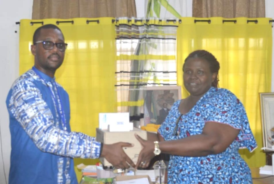 Gabon : Setrag offre près de 100 produits pharmaceutiques au bénéfice des élèves du C.E.S d’Awoungou