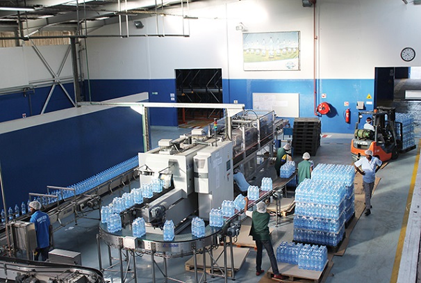Fake news sur la production d’eau minérale: le Groupe Castel (Sobraga) rassure sa clientèle
