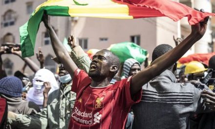 Afrique : Des milliers de Sénégalais manifestent contre le pouvoir