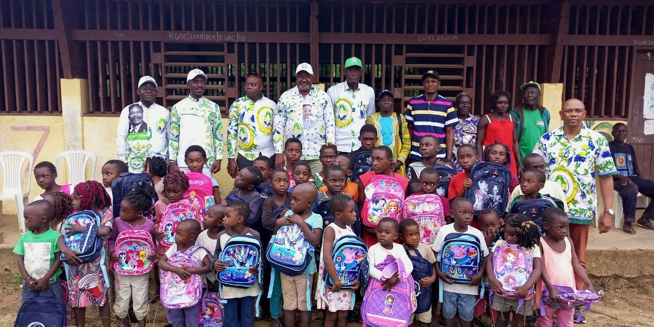 PDG/MOABI : Des kits scolaires aux enfants de la Douigny