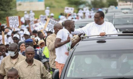 Sénégal: Macky Sall reçoit un accueil triomphal à Touba