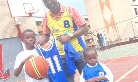 Gabon-Basket-ball: Alban Ongadjia fait un don de matériels à des jeunes et vision d’accompagnement!