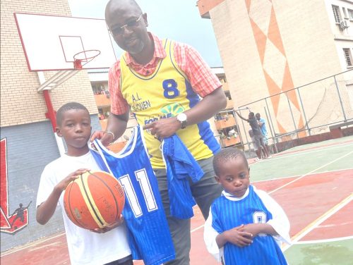 Gabon-Basket-ball: Alban Ongadjia fait un don de matériels à des jeunes et vision d’accompagnement!