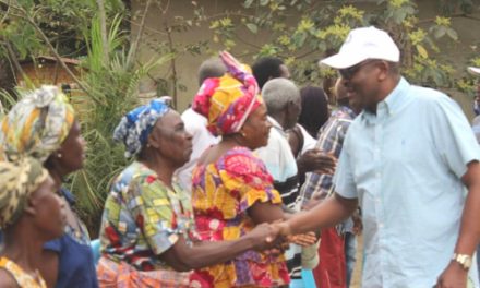 Tchibanga/Législatives partielles: Jean Pierre Doukaga Kassa en opération de charme sur le terrain