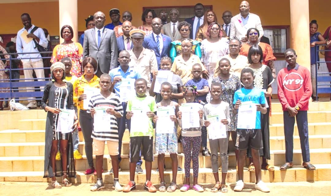 Gabon/Programme conjoint Citoyenneté et protection sociale: 749 enfants apatrides de Ntoum reçoivent des actes de naissance et récépissés CNAMGS