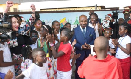 Gabon/Traditionnel Arbre de Noël: Le couple Presidentiel offre la magie de Noël aux enfants des forces de défense et de sécurité