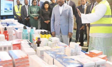 Gabon: Ali Bongo réceptionne l’équivalent de deux ans de stock de médicaments pour les hôpitaux partout dans le pays