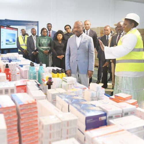 Gabon: Ali Bongo réceptionne l’équivalent de deux ans de stock de médicaments pour les hôpitaux partout dans le pays