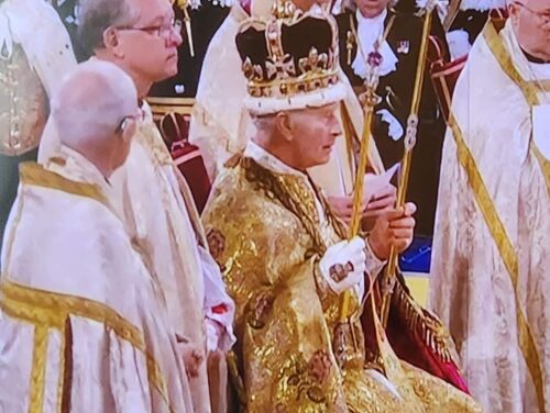 Londres: Charles III et Camilla ont officiellement été couronnés