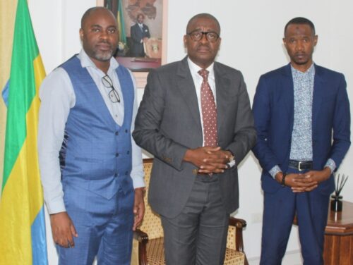 La start-up Yubile technologie félicitée par le Ministre Jean Pierre DOUKAGA après l’obtention du 2e prix au salon Osiane 2023 à Brazzaville