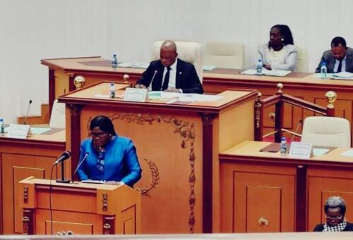Gabon/Orientation Budgétaire relatif à la préparation du projet de loi de Finances 2024: Nicole Jeanine Lydie ROBOTY, épouse MBOU face aux députés à l’Assemblée Nationale