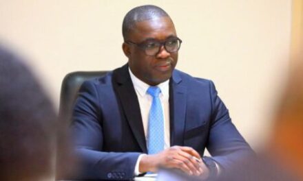 Prise d’otage de Mandji: Le ministre de la Communication, Porte-parole du gouvernement, Rodrigue Mboumba Bissawou condamne fermement