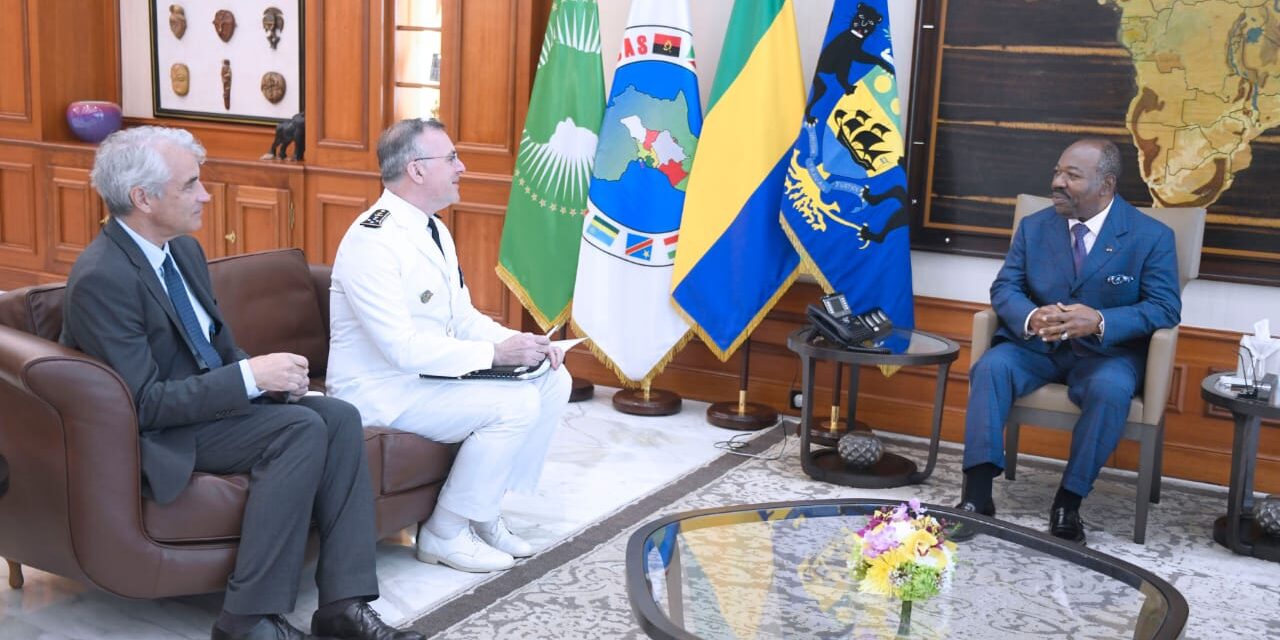Gabon: Le Chef de l’Etat s’entretient avec le Chef de l’Etat Major de la Marine Française