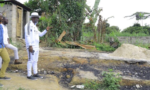 Oyem: Chen Sylvestre Mezui M’Obiang visite les chantiers de réhabilitation des maisons récemment détruites par des incendies
