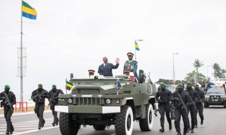 Gabon/Fête Nationale an 63 : le Chef de l’Etat Gabonais Ali Bongo Ondimba préside la grande parade militaire