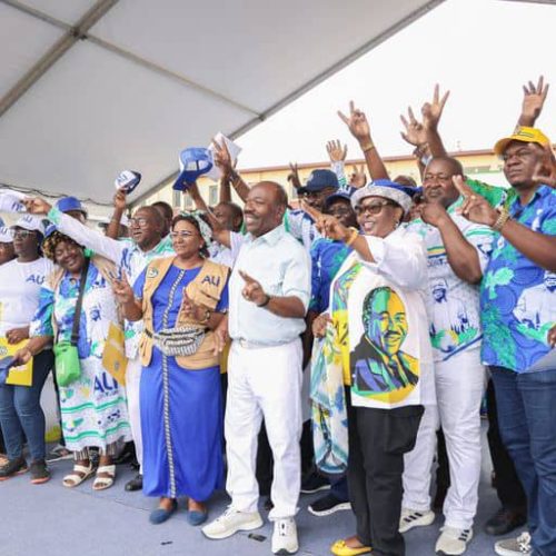 Gabon/Présidentielle 2023/11ème étape de sa campagne: Ali Bongo Ondimba remet les clés des villas aux personnes affectées par la construction de la voie de contournement d’Okala