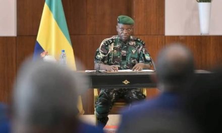 Gabon: Le Général Brice Clotaire Oligui Nguema devise avec les forces vives de la nation