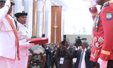 Gabon: Devant la Cour Constitutionnelle, le Général de Brigade Brice Clotaire Oligui Nguema prête serment