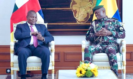 Afrique Centrale/Gabon: Faustin-Archange Touadéra reçu par le président de la Transition, Brice Clotaire Oligui Nguema
