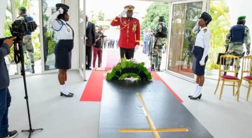 Gabon: Le Président de la Transition, Chef de l’État rend hommage au père de la Nation, le feu président Léon Mba