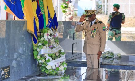 Gabon/Hommage à ses prédécesseurs : Le Président de la Transition s’est rendu sur la tombe de Feue Rose Francine Rogombé
