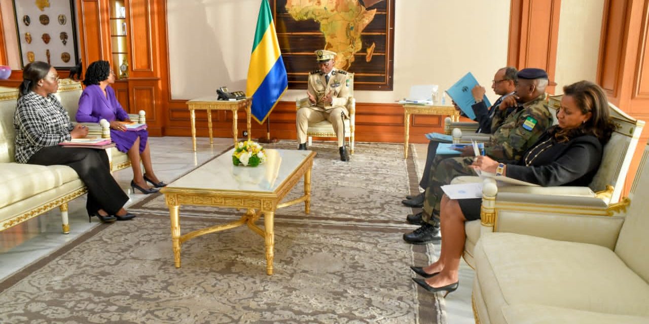 Gabon: Le Chef de l’Etat, le Général Brice Clotaire Oligui Nguema a échangé avec les ministres du Travail et du Commerce
