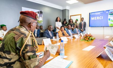 Gabon/Eaux et Forêts chargé: Le ministre Colonel Maurice Ntossui Allogo poursuit ses rencontres avec l’administration forestière locale