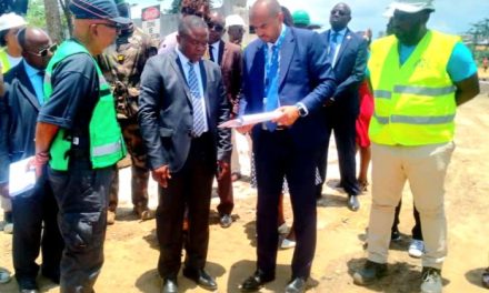 Gabon : Le ministre des Transports met la pression sur les maîtres d’œuvre du chantier de la voie de contournement de l’aéroport de Libreville