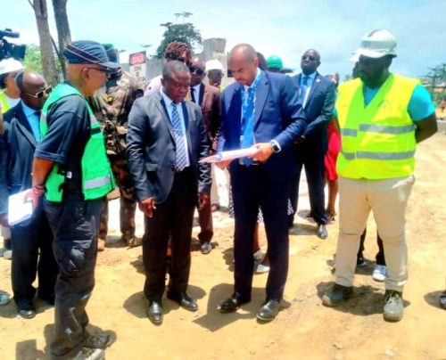 Gabon : Le ministre des Transports met la pression sur les maîtres d’œuvre du chantier de la voie de contournement de l’aéroport de Libreville