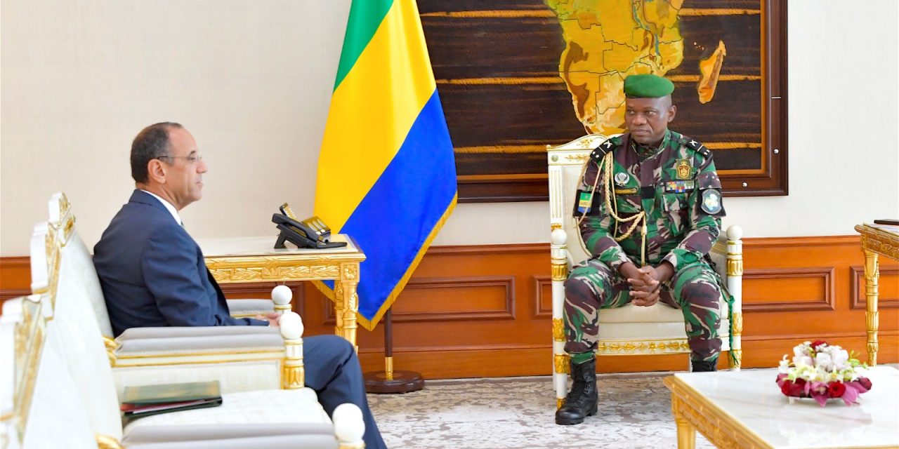 Gabon: Le Chef de l’Etat, le Général Brice Clotaire Oligui échange avec l’Ambassadeur du Maroc au Gabon