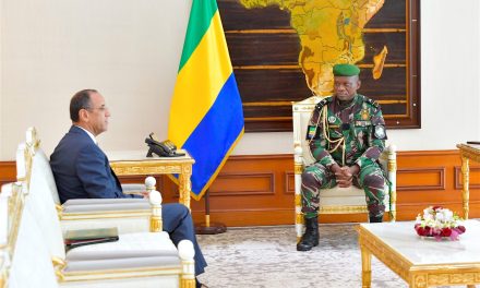 Gabon: Le Chef de l’Etat, le Général Brice Clotaire Oligui échange avec l’Ambassadeur du Maroc au Gabon