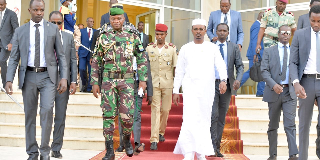 Afrique Centrale: Le Général Brice Clotaire Oligui Nguema reçu par son homologue le Général Mahamat Idriss Deby Itno