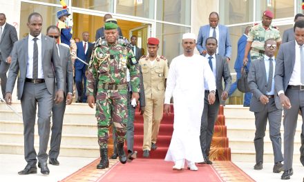 Afrique Centrale: Le Général Brice Clotaire Oligui Nguema reçu par son homologue le Général Mahamat Idriss Deby Itno